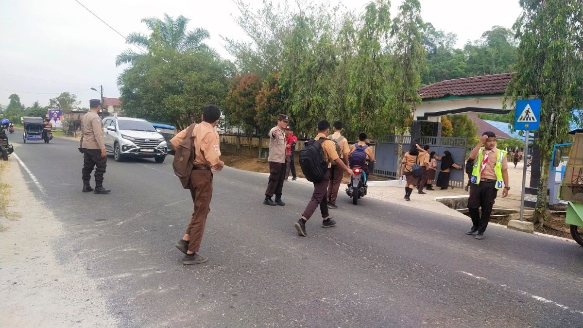 Polres Tapanuli Tengah Gelar Pos Pagi untuk Kelancaran Lalu Lintas Jam Sibuk