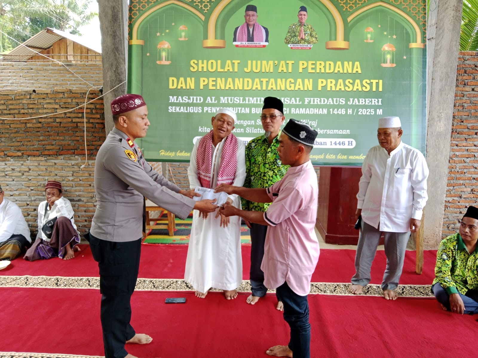 Polres Tapteng Berikan Bantuan Pembangunan Masjid Al Muslimin Sitahuis