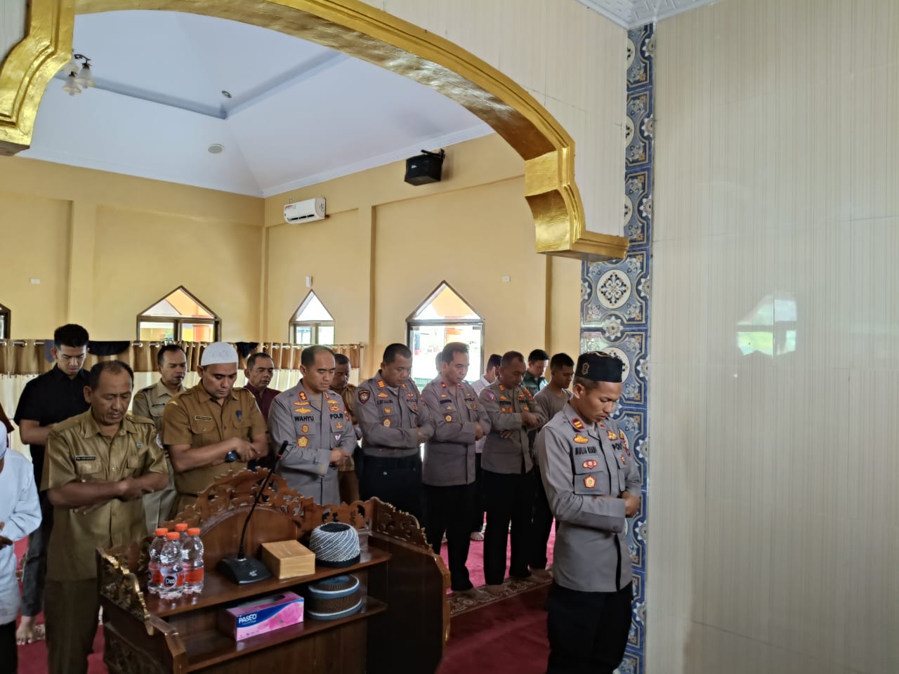 Polres Tapteng Gelar Sholat Ghoib; Doa Bersama Untuk Personel Polri yang Gugur di Lampung