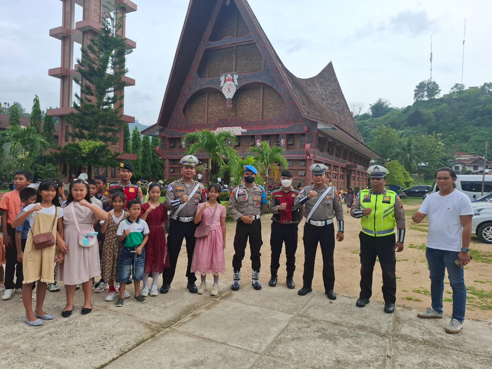 Polres Tapanuli Tengah Pastikan Keamanan Ibadah Minggu dengan Pengamanan di Sejumlah Gereja