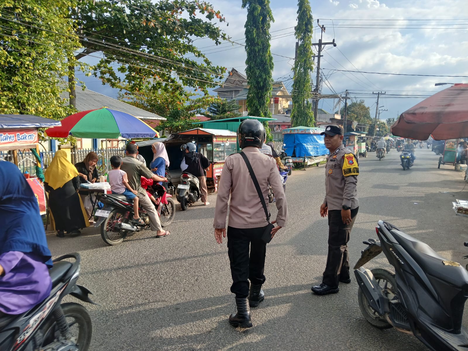 Polsek Pandan Gelar Patroli Sambang di Pusat Takjil Ramadan