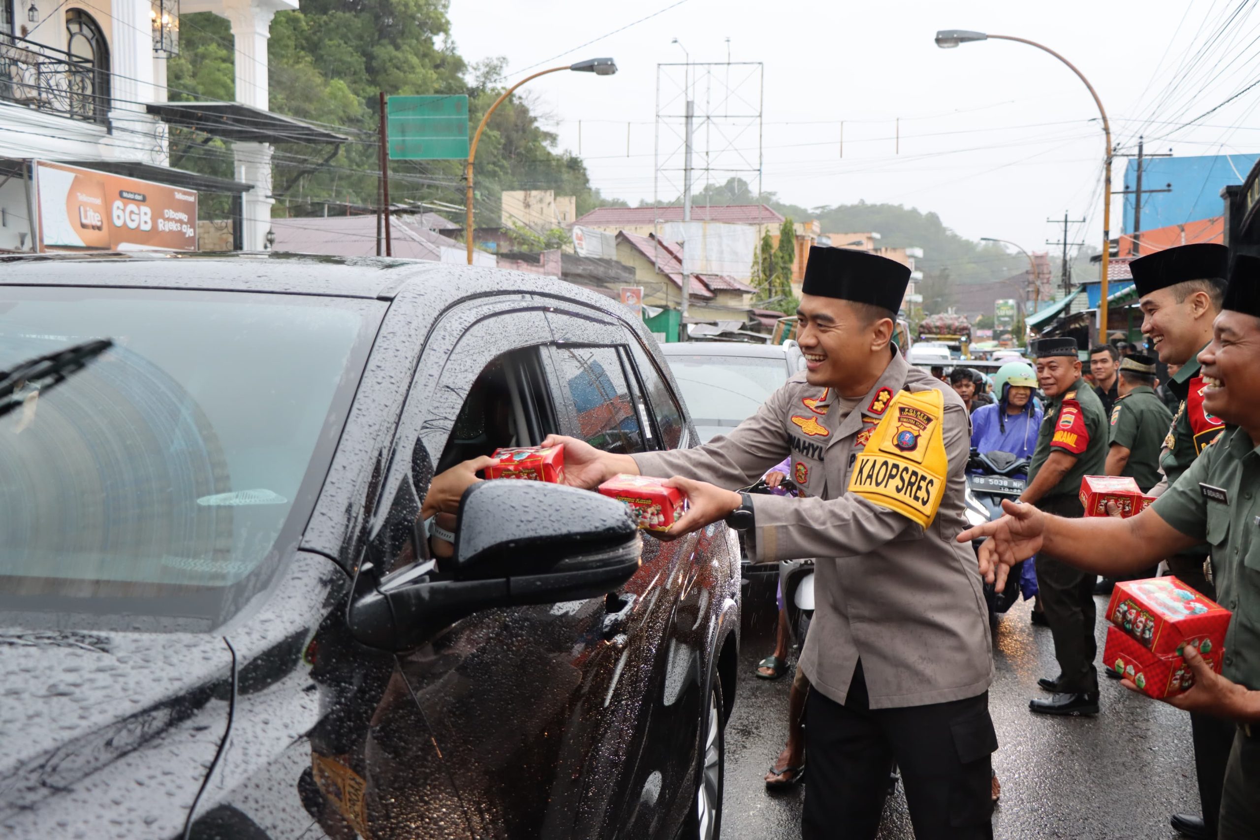 Sinergi TNI-Polri di Sibolga-Tapteng: Bagikan 1.000 Takjil untuk Masyarakat