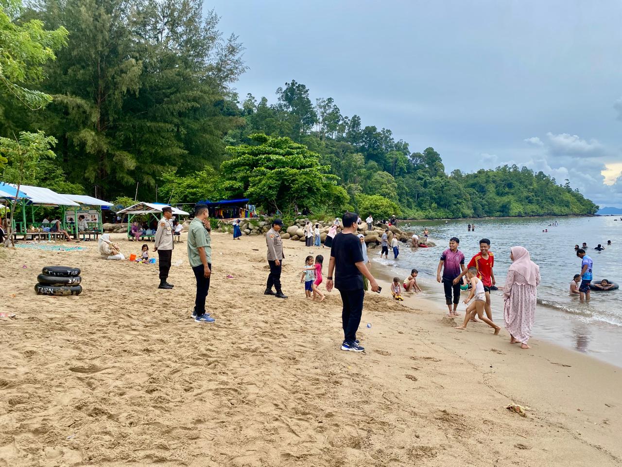 Pengamanan Pantai Kalangan Berjalan Kondusif di Libur Idulfitri