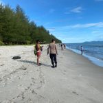 Libur Lebaran, Polsek Sorkam Siaga Amankan Pantai Binasi untuk Kenyamanan Wisatawan