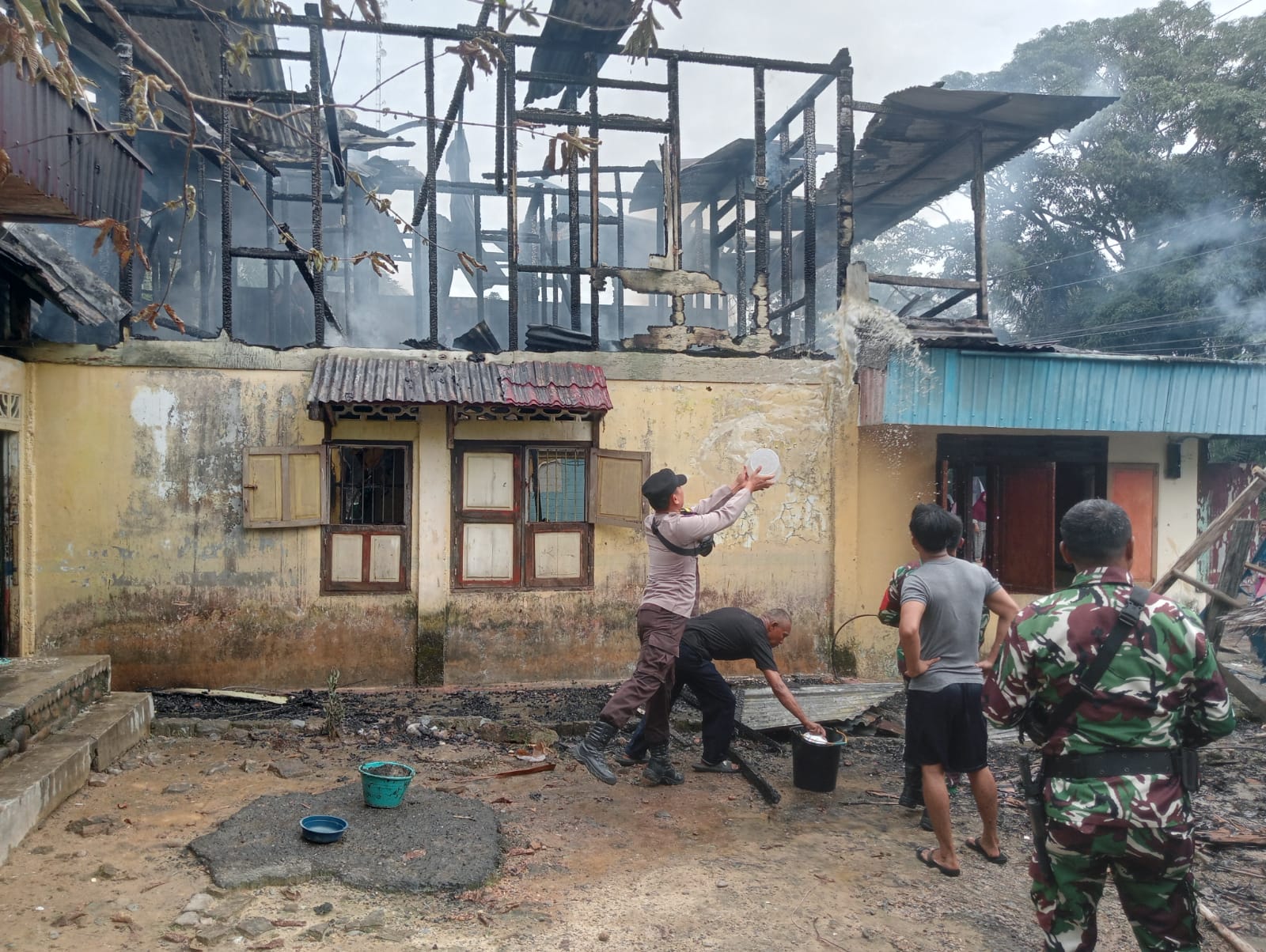 Rumah Makan Sekaligus Penginapan di Sorkam Barat Ludes Terbakar, Diduga Korsleting Listrik