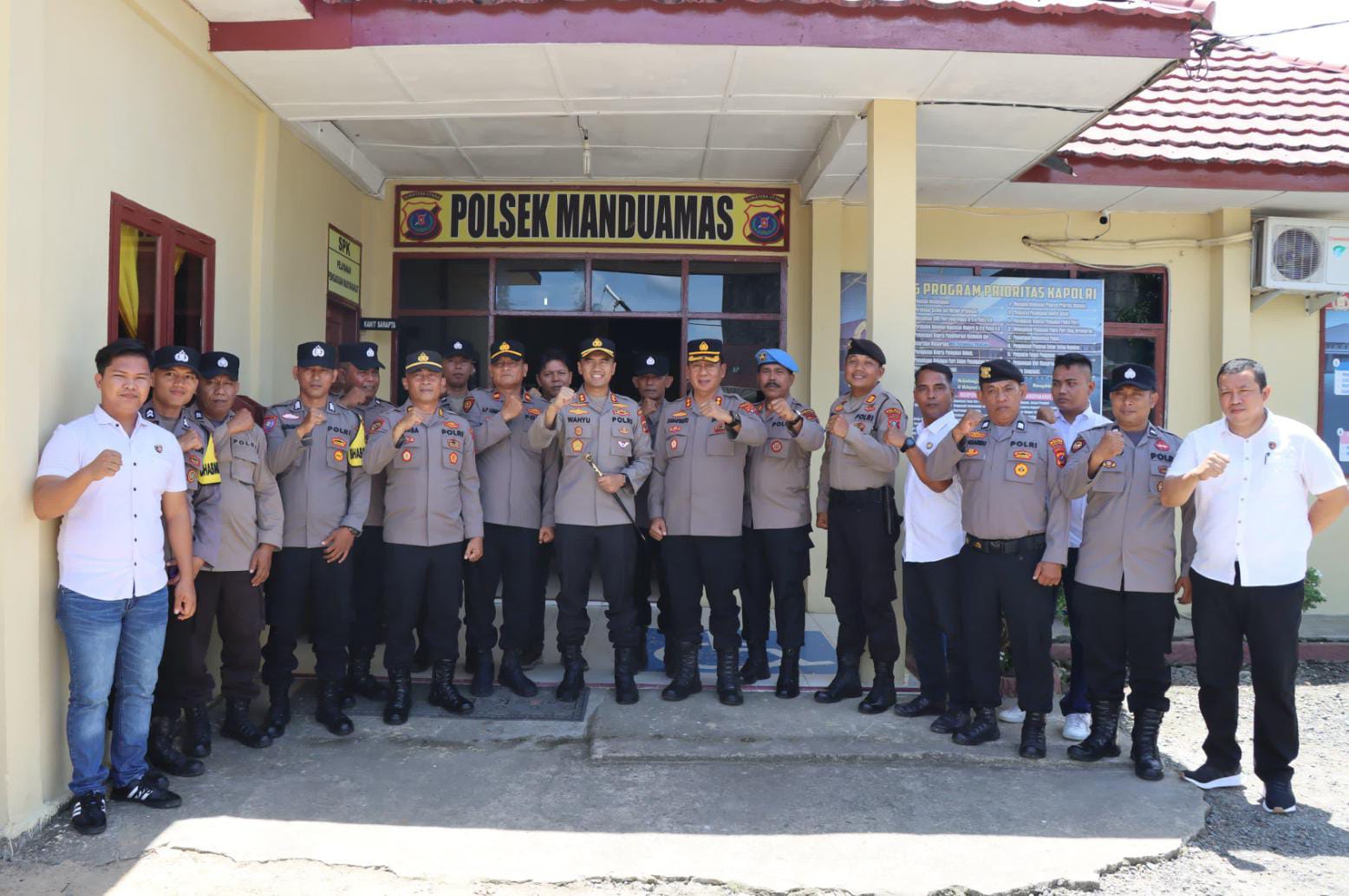 Kapolres Tapteng Kunjungi Ke Polsek Manduamas, Tekankan Profesionalisme