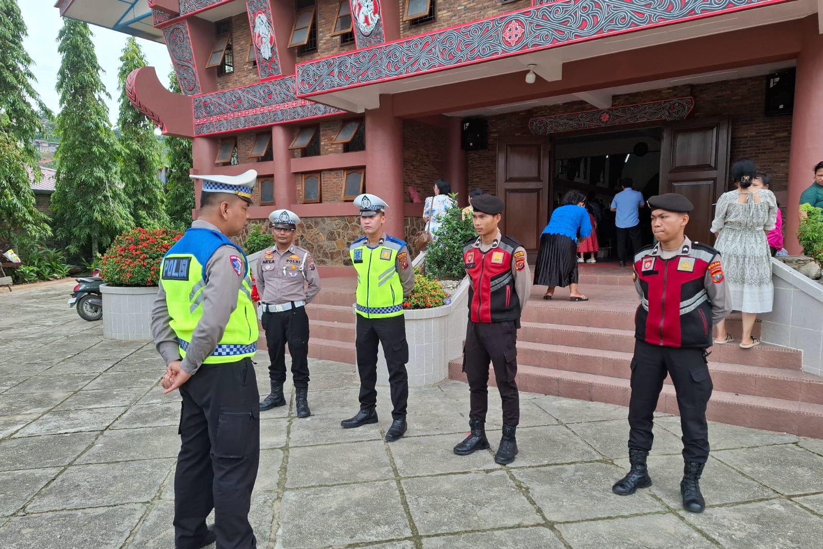 Polres Tapteng Kerahkan Ratusan Personel Amankan Ibadah Peringatan Kenaikan Isa Almasih
